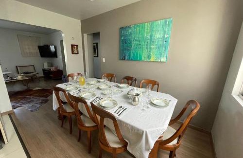 Cabral Apartamento | Duplex completo em Curitiba, bairro Cabral - pet friendly