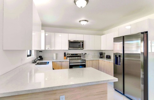 Gladeview Apartamento | Quaint 3-Bedrooms Duplex for Your Perfect Stay