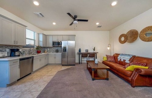 Casas Adobes Casa | Duplex-Style House / Office / Split / 3 BR 3 BA