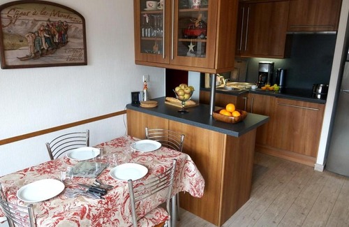 Bagneres-de-Luchon Apartamento | Duplex T3 à Luchon - 6 pers, télécabine, parking, wifi - FR-1-313-164
