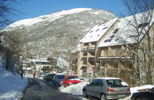 Bagneres-de-Luchon Apartamento | Duplex T3 à Luchon - 6 pers, télécabine, parking, wifi - FR-1-313-164