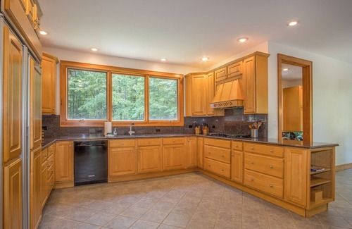 Cedar Mountain Casa | Dupont Mountain Lodge in Cedar Mountain | Trails & Streams