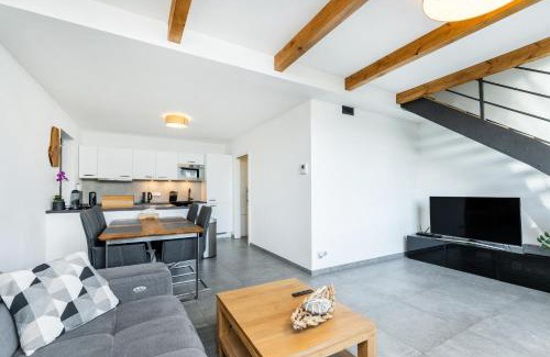 Prague 16 Apartamento | Dvouložnicový mezonetový apartmán se dvěma koupelnami v rodinné vile