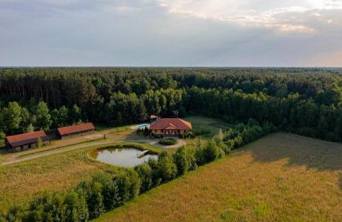 gmina Tuczna Chalet De Esquí | Dworek Ogrodniki, całoroczny dom na wyłączność, basen, sauna, las, staw rybny, altana grillowa, ognisko, pianino, kominek, piec chlebowy, duża ogrodzona posesja