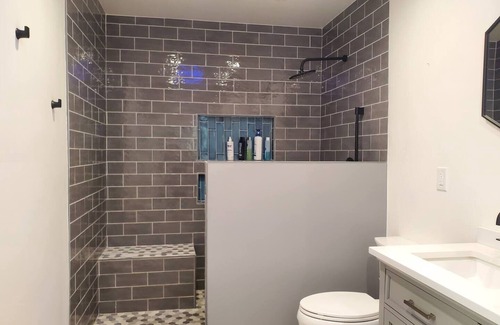 Covina Apartamento | E - Private entry & huge musical bathroom;King Bednn