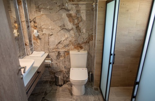 Burhaniye Hotel | E87 Highway Otel