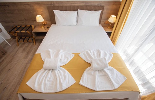 Burhaniye Hotel | E87 Highway Otel