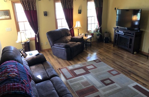 Berlin Casa | EAA Airventure Large Home car available