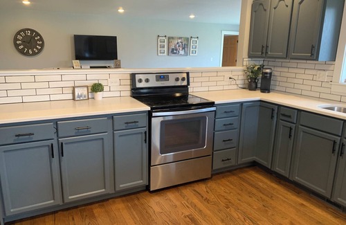 Pickett Casa | EAA- Clean and Spacious Country Home