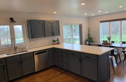 Pickett Casa | EAA- Clean and Spacious Country Home