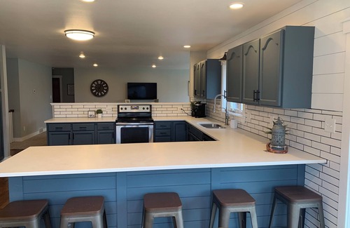 Pickett Casa | EAA- Clean and Spacious Country Home