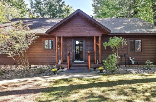 Minocqua Casa | Eagle Bay Getaway. On Minocqua Chain of Lakes 4bed 3bath with optional pontoon.