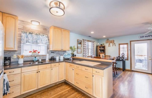 Nancy Casa | "Eagle's Cliff" at Lake Cumberland. Relaxing Beautiful Front Porch Lake View!