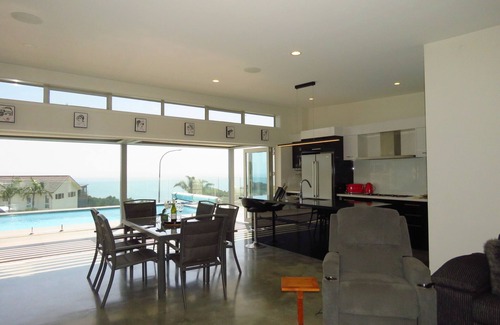 Cable Bay Casa | EAGLE VIEW - SUMMER IN STYLE