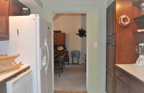 Eagles Mere Casa | Eagles Mere Propiedad histórica con habitabilidad actualizada frente al estanque de salida