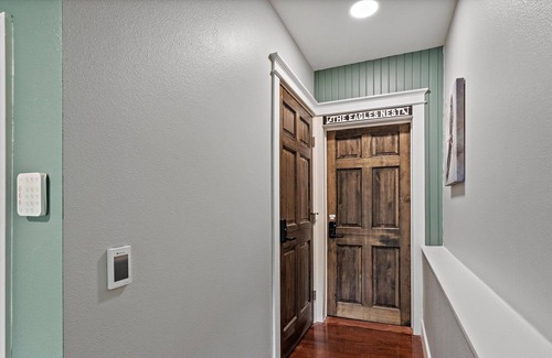 Eagle River Apartamento | Eagles Nest suite. Eagle sightings & Mountain view