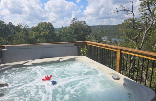 Holiday Island Casa | Eagles Roost Lakeview B Side