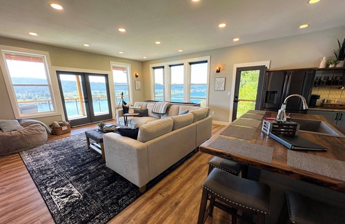 Cathlamet Casa | Eagles View Waterfront Luxury Retreat W/Outdoor Tub. On Columbia River Cathlamet