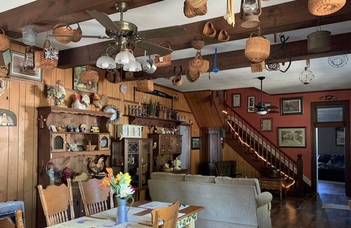 Franklin Otro | Early 1800 farmhouse sitting in the middle of beautiful farmland.