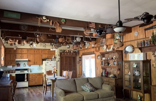 Franklin Otro | Early 1800 farmhouse sitting in the middle of beautiful farmland.