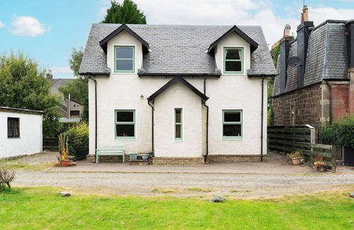 Comrie Cabaña | Earnside Cottage, with charming riverside views