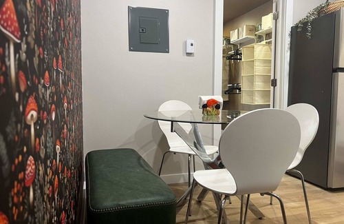 Downtown Apartamento | Earthy Tones Summary: