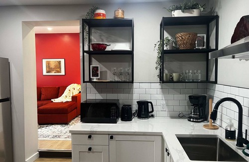 Downtown Apartamento | Earthy Tones Summary:
