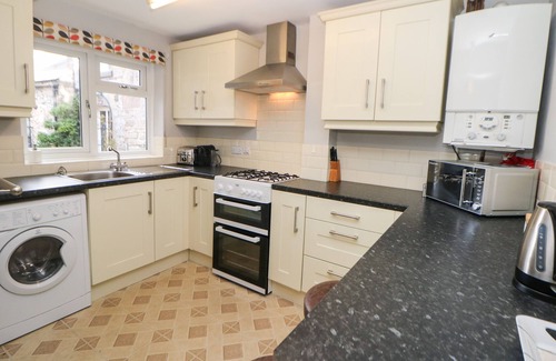 Winster Cabaña | EAST BANK COTTAGE, pet friendly, character holiday cottage in Winster