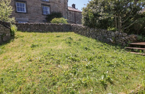 Winster Cabaña | EAST BANK COTTAGE, pet friendly, character holiday cottage in Winster