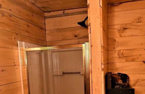 Beddington Cabina | East Beddington Lake Lodge