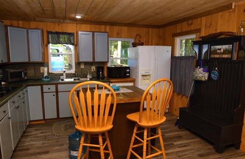 Beddington Cabina | East Beddington Lake Lodge