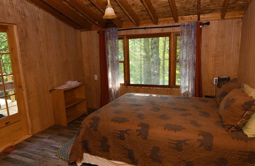 Beddington Cabina | East Beddington Lake Lodge