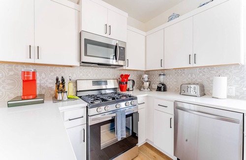 Blackshear-Prospect Hill Condominio | East Downtown 3BR Condo w Fast WiFi and Sleeps 8