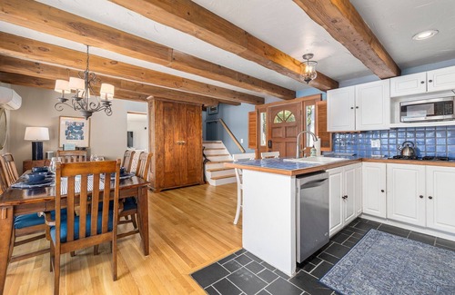 East Greenwich Casa | East Greenwich Waterfront Gem