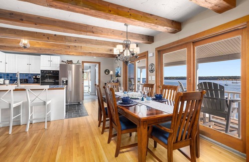 East Greenwich Casa | East Greenwich Waterfront Gem