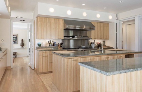 Village of East Hampton Casa | Nuevo listado: Clásico estilo Easthampton Shingle, al sur de la carretera con piscina climatizada de gunite