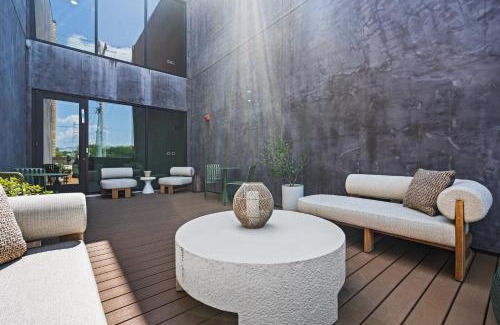 Inglewood Casa | East Nash Condo for 4 with Public Rooftop Near DT