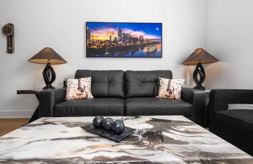Inglewood Casa | East Nash Condo for 4 with Public Rooftop Near DT