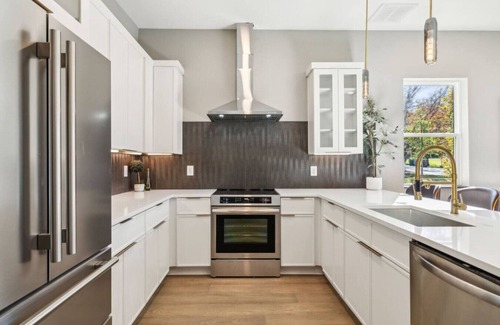 Madison Casa | East Nash Luxury Escape w/Rooftop Deck-Sleeps 12!