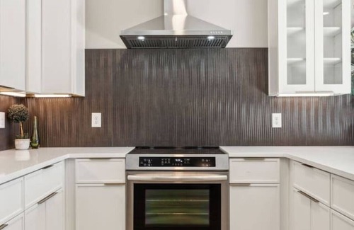 Madison Casa | East Nash Luxury Escape w/Rooftop Deck-Sleeps 12!