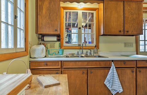 Otis Cabina | East Otis Reservoir Cabin w / Porch - ¡Camina hasta el lago!