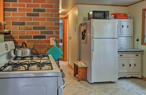 Otis Cabina | East Otis Reservoir Cabin w / Porch - ¡Camina hasta el lago!
