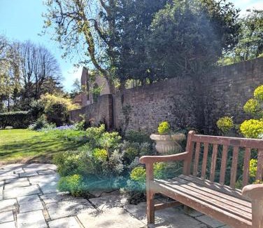 Chichester Cama Y Desayuno | East Pallant Bed and Breakfast, Located in Large Georgian Townhouse in Central Chichester
