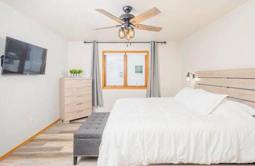 Appleton Casa | East Side 3 Br 2 full bath King Bed