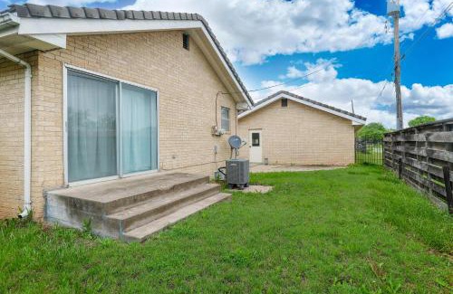 Wichita Casa | East Side Oasis 3BR 2 BA Coffee 5Min to Town East