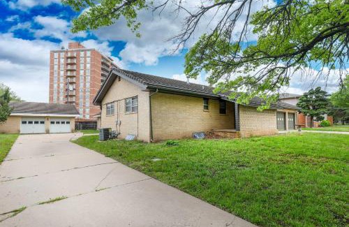 Wichita Casa | East Side Oasis 3BR 2 BA Coffee 5Min to Town East