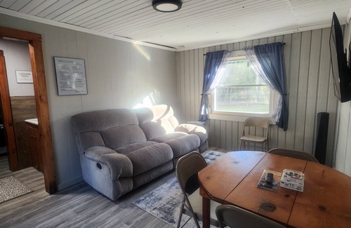 East Tawas Cabina | East Tawas 1 bedroom Sumac cabin