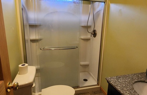 Butler Chalet De Esquí | East Tennessee Lodge 25 minutes from Beech Mountain with a hot tub!