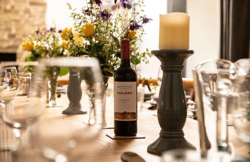 Widegates Casa | East Trenean Farm Cottages -4 Luxury Cornish Cottages sleeping 20 with hot tubs, private gardens, rural views and EV facilities