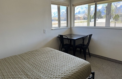 Independence Hotel | Eastern Sierra Motor lodge